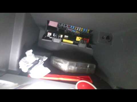 RENAULT SCENIC 2000-2010 FUSE BOX LOCATION.