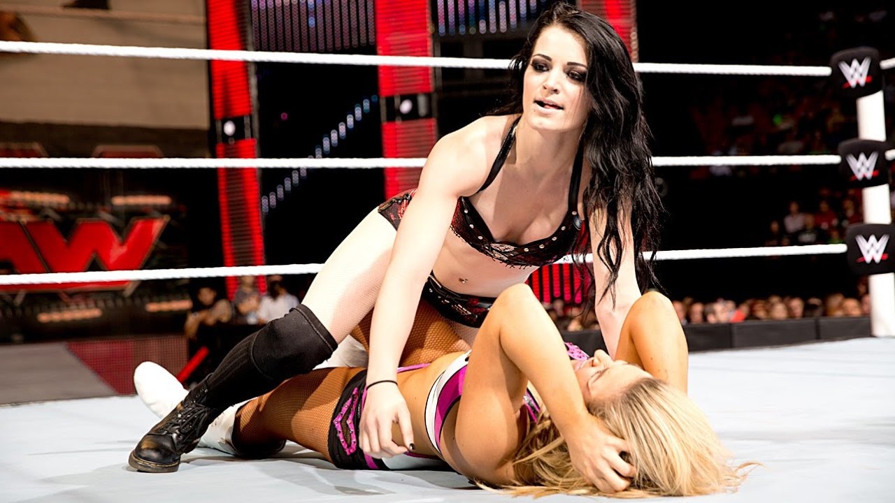 10 Hottest WWE Diva Kisses Caught Live - YouTube.