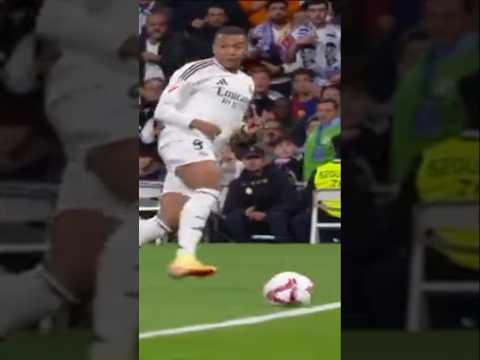 تصدي بينيا الذي أذهل الجميع  ريال مدريد برشلونة     