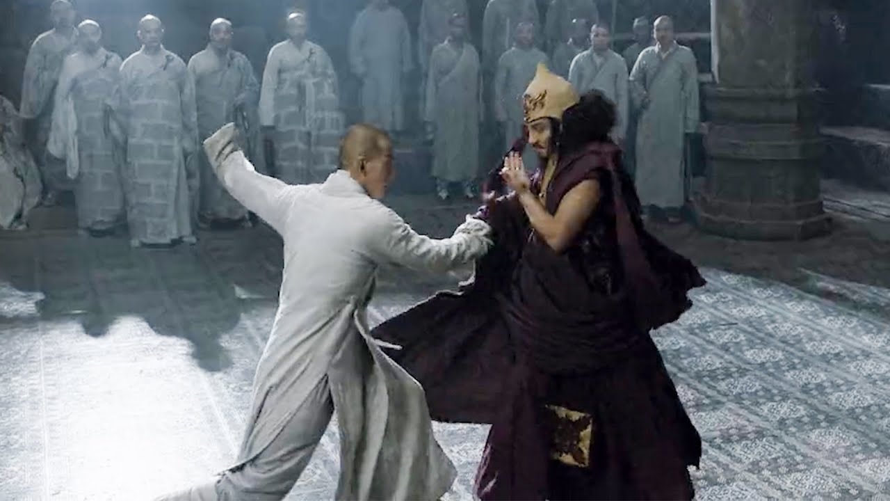 Маленький монах притворяется слабым, но его сила способна покалечить даже мастера кунг-фу