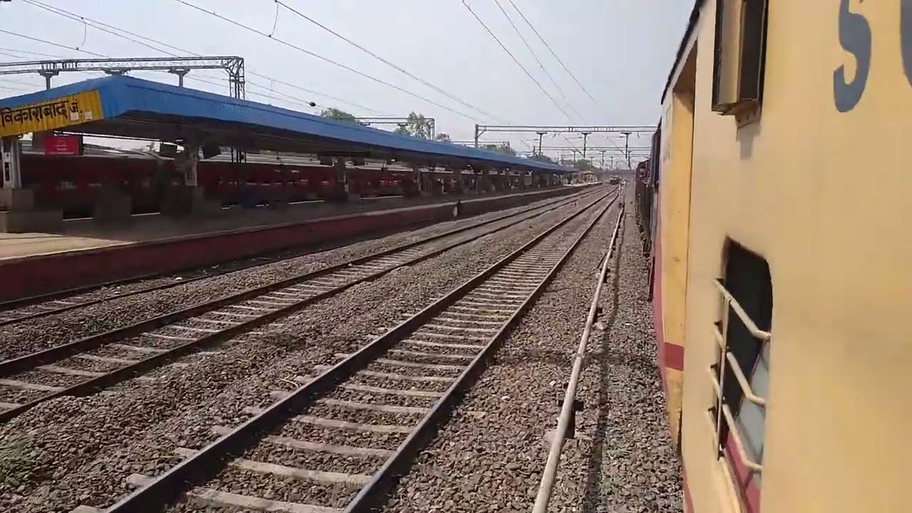 17647 Hyderabad Purna express arrival in VIKARABAD junction chugging 🔥 by twins aclos