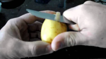 Como descascar batata crua com faca?