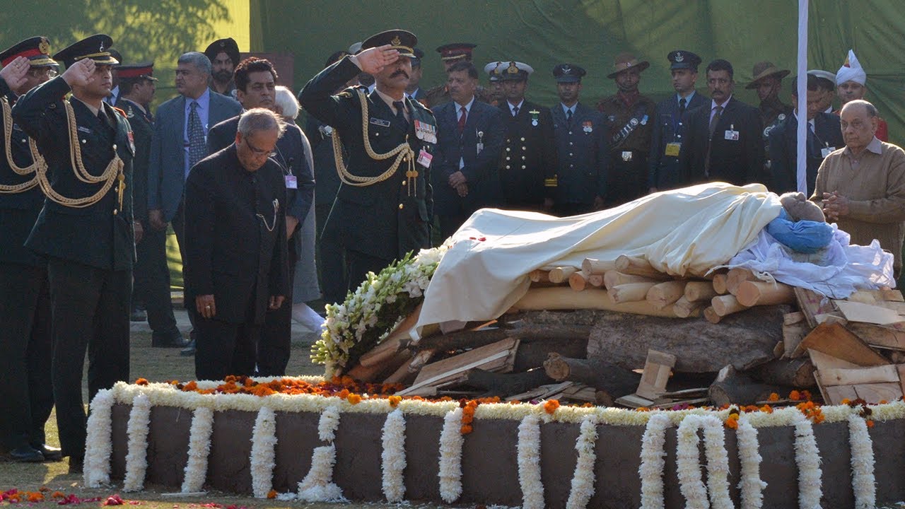 President Mukherjee Attends The Cremation Ceremony Of Late Shri I. K. Gujral, Former Pm Of India