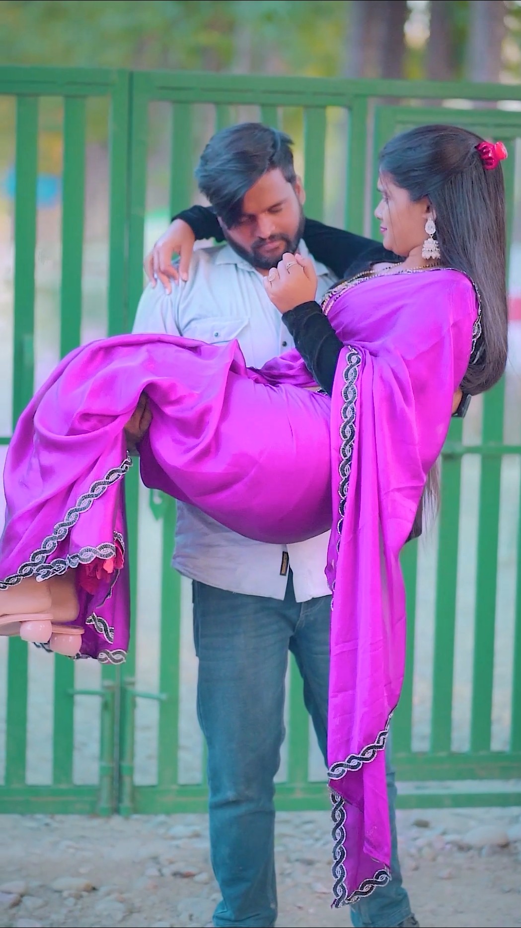 Me tumhare padosi ki bibi hu