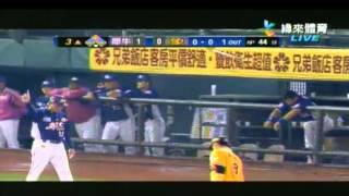 20130426 中職例行賽 No.46 - 犀牛 vs 象 - 3局上 胡金龍 盜壘成功