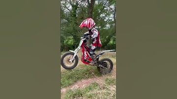 Girls just wanna have fun! Girl rider! Oset bikes! Fun, motorbikes, trials, speed, Oset bikes