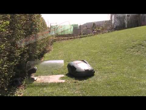 Garage für den automatischen Rasenmäher - YouTube