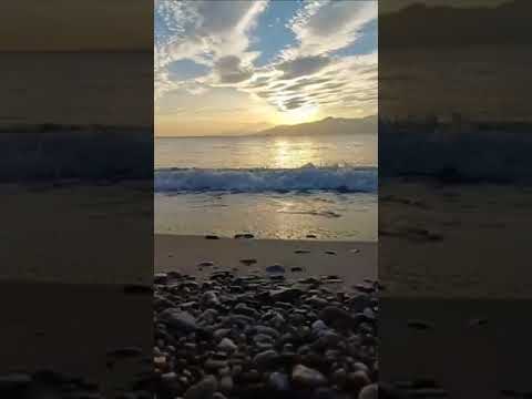 Il tramonto di oggi sullo Stretto di Messina