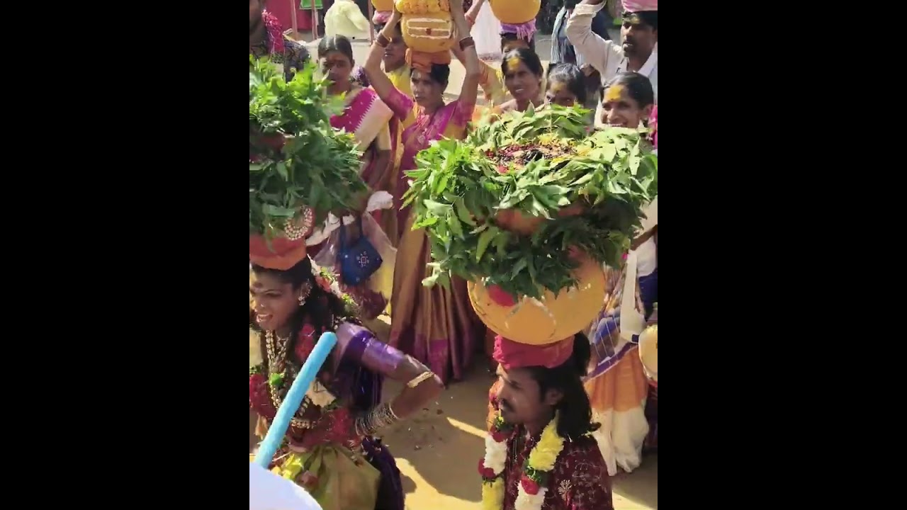 కొమురవెల్లి మల్లన్న దగ్గర అంగరంగ వైభవంగా బోనాలు 🙏🙏🙏