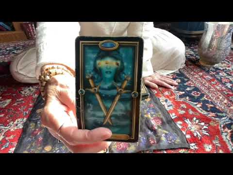Learn Tarot -- Isis "Lotus" Tarot Spread