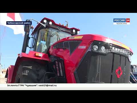 Передача трактора Кировец К-7М39 клиенту - Александру Петрову, руководителю КФХ Батыревского района