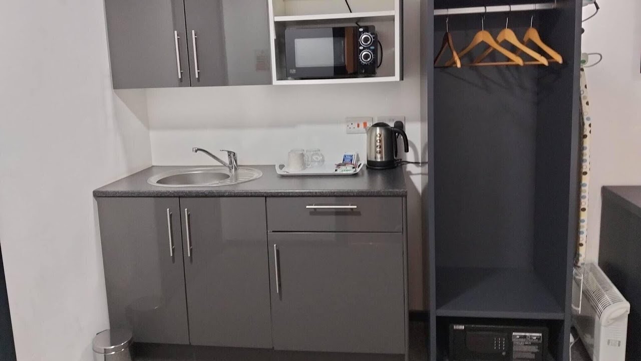 1 Bed Flat - Sleeps 2 - Parking - Wifi, Nottingham, United Kingdom | Travel With Kiara