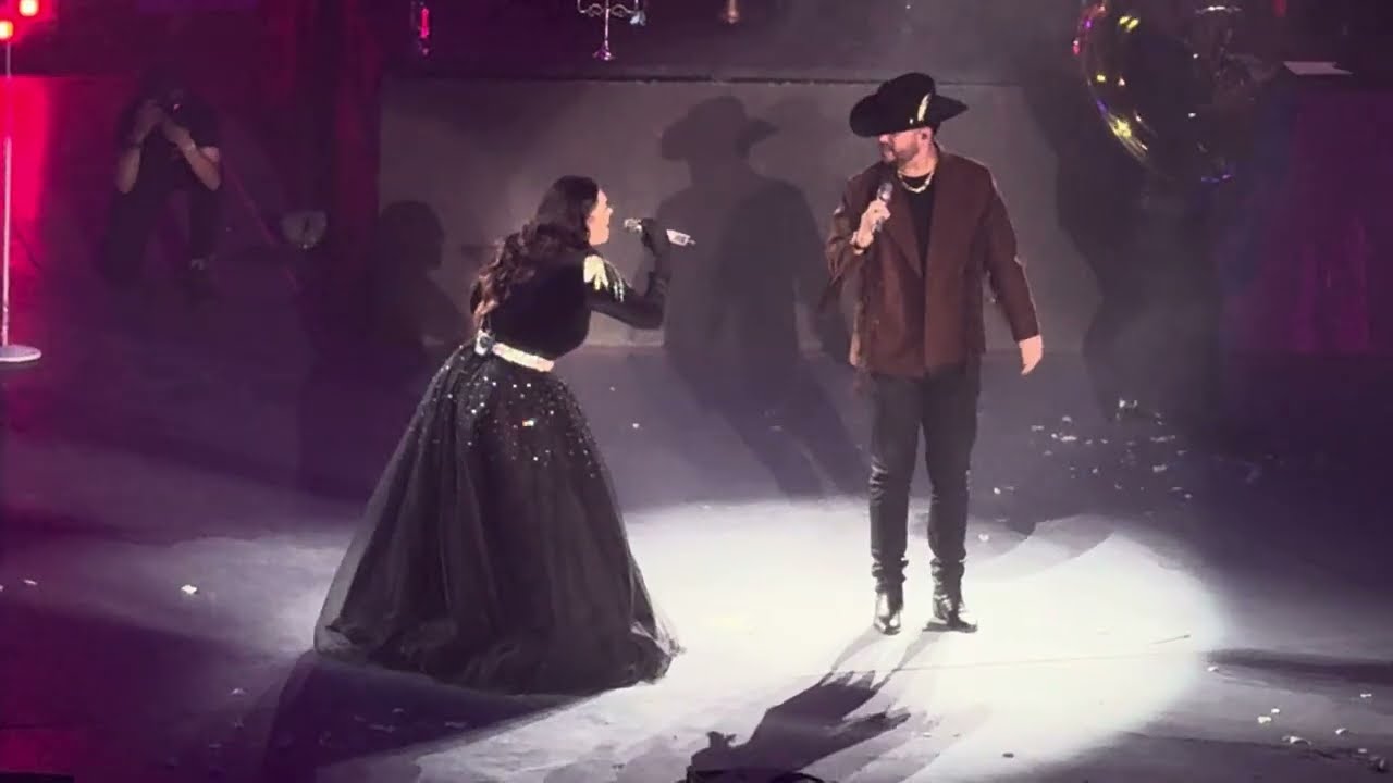 Me Hace Tanto Bien - Yuridia feat. Eden Muñoz at Live (Ciudad de México) Pa Luego es Tarde Tour