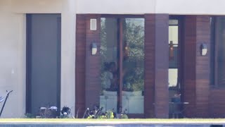 justin bieber and selena gomez hugging each other in los angeles