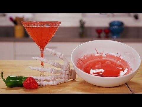 vampire-martini-cocktail-recipe-|-halloween-drink-ideas-|-happiest-hour