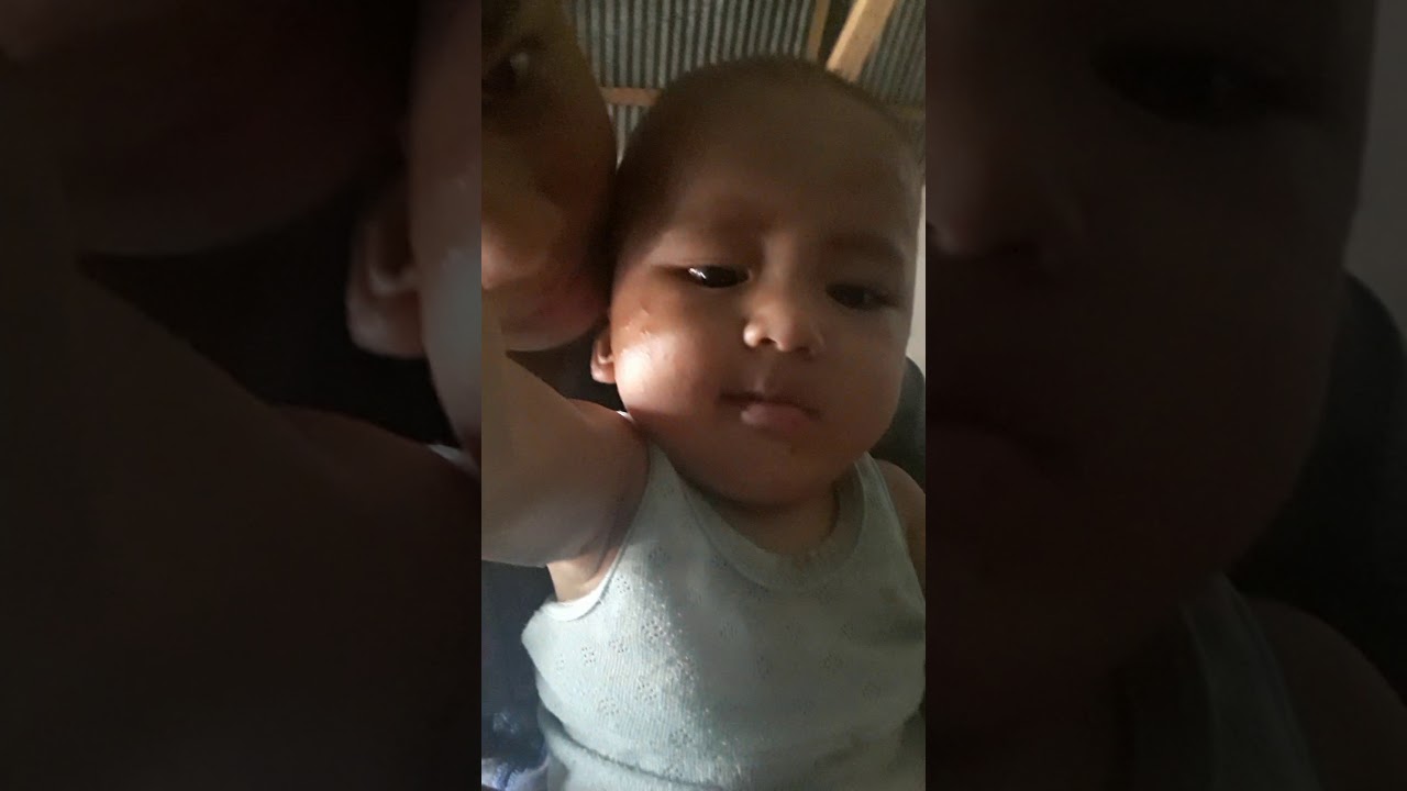 Anak bayi  yang doyan makan  bawang YouTube