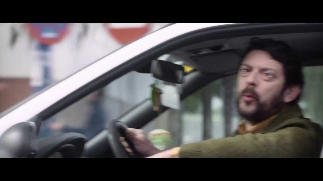 ¿Quién Mató a Bambi? - Clip Bizco official secrets