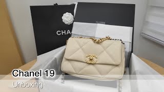 Chanel 19 small so black, Luxury, Bags & Wallets on Carousell