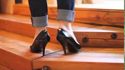 Michael Kors - MK Flex Mid Pump in Black Patent Saffiano