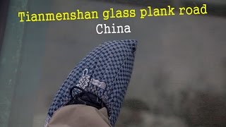 Китай. Стеклянная тропа в горах Тяньмэньшань / China. Tianmenshan glass plank road