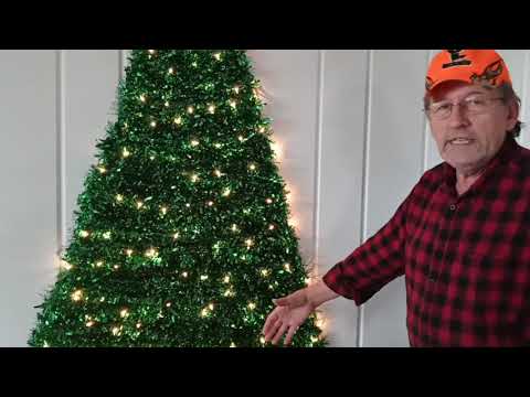 فيديو: كيف تصنع شجرة عيد الميلاد الجميلة على الحائط