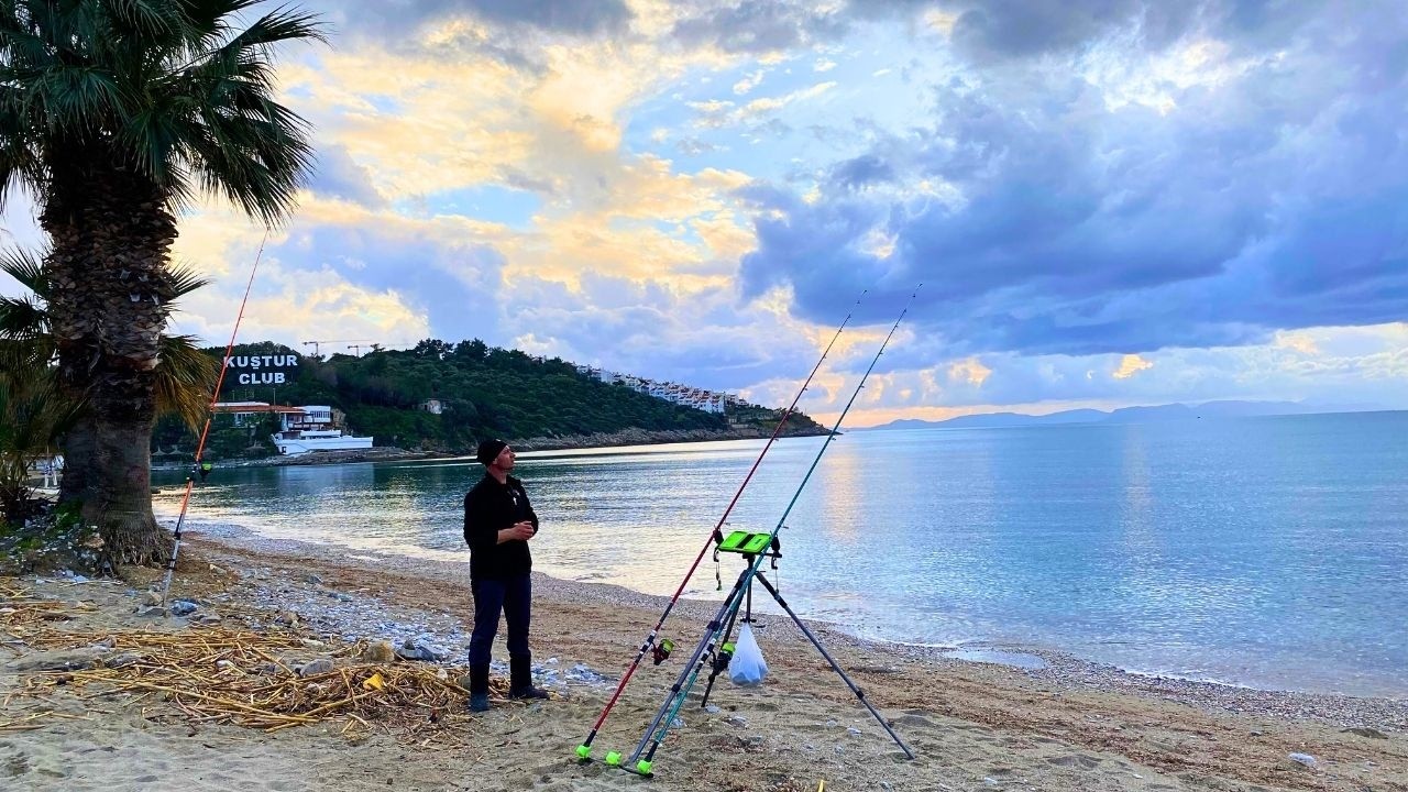 KUŞADASI KUŞTUR SAHİLİNDE BALIK BEREKETİ !!!