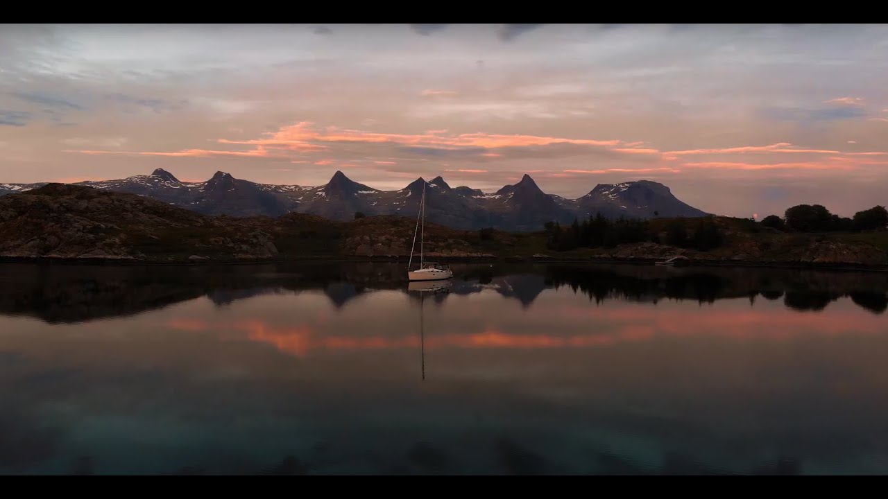 Sailing the norwegian coast