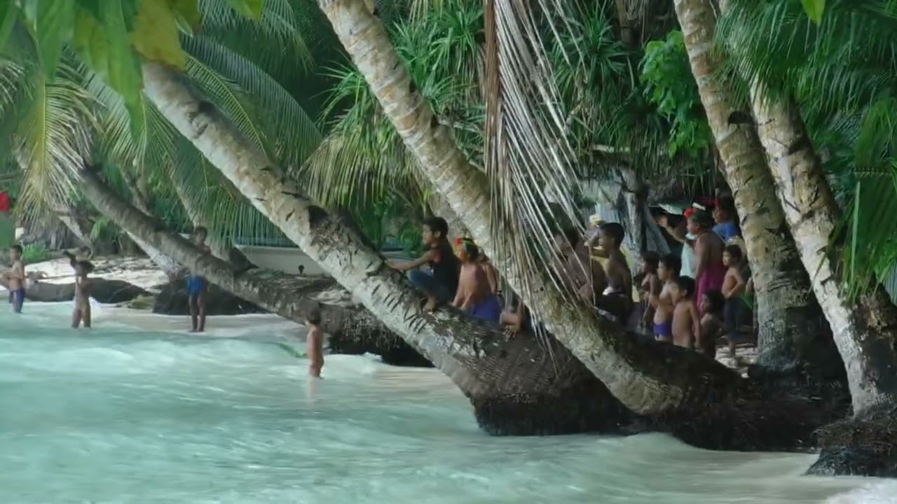 Lamotrek Island (Fotou time)