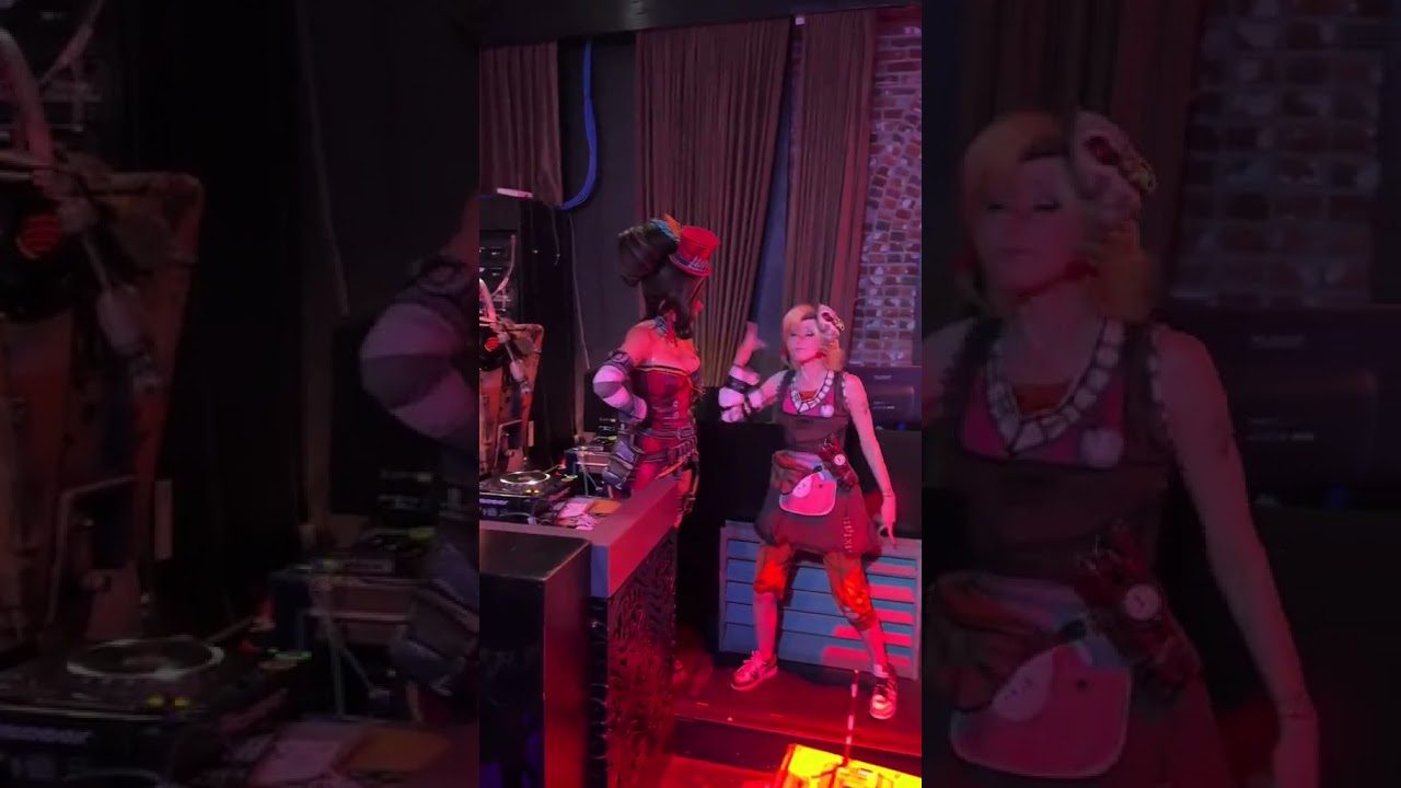 Moxxi and Tina on the set list today!