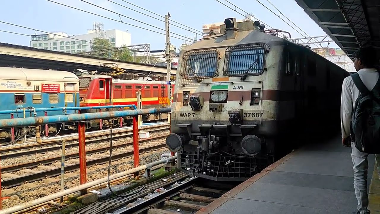 12164 Chennai Central LTT Train Arrival Pune Junction Railway Station  | Chennai Central Exp Train