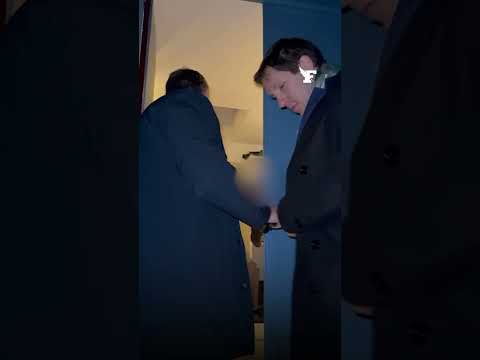 La semaine dernière, le député Thibaut Monnier est tombé nez à nez avec le squatteur qui occupait le petit logement qu’il détient à Lyon. La discussion a été filmée.