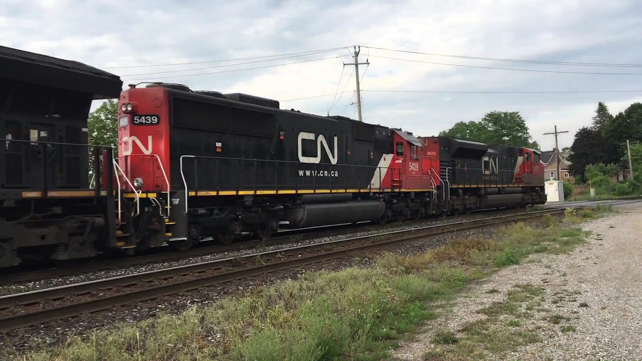 [HD] CN A434 - CN 8875 East at Paris (June 17 2017)