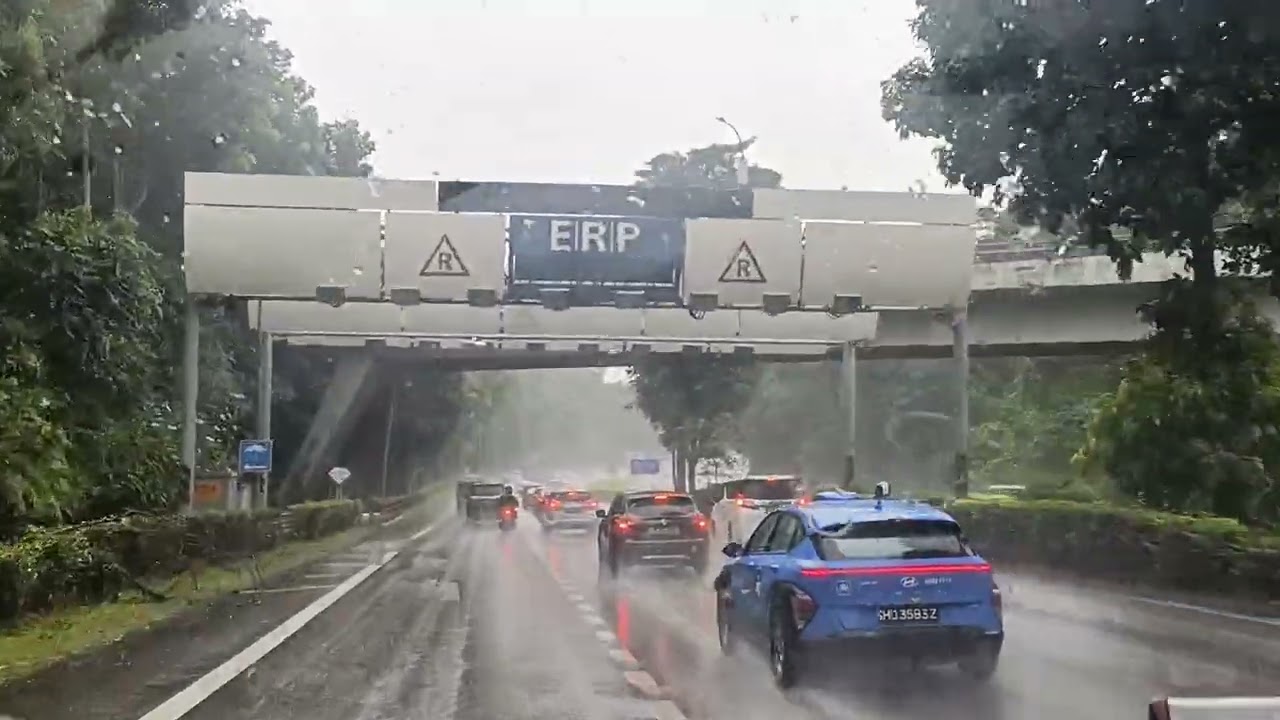 Hujan terus d Singapura//terkejut kerata berlegar 
