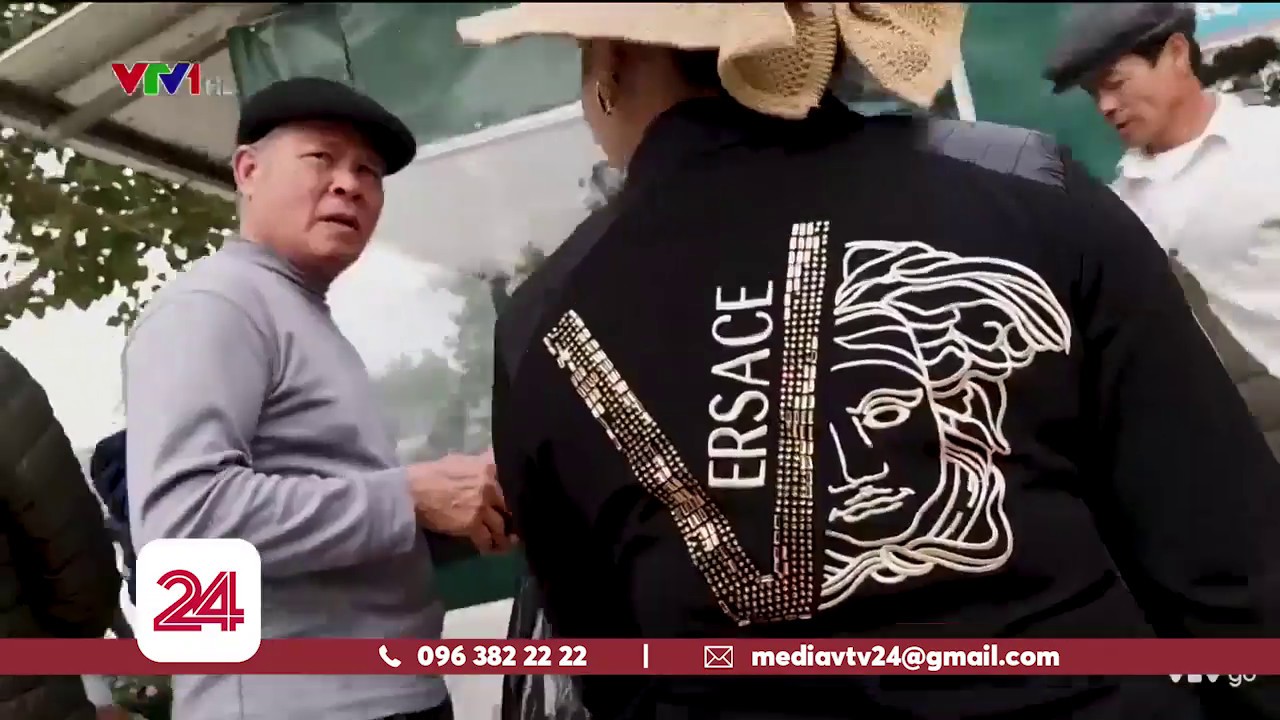 Chiêu trò lừa đảo tại đền chùa đầu năm | VTV24 - youtube