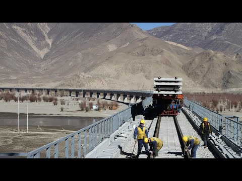 वीडियो: चीन के पीले पहाड़ों पर लंबी पैदल यात्रा के लिए गाइड