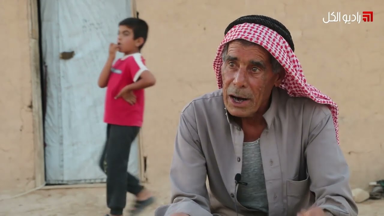 أهالٍ في مخيم الحلوانية بريف جرابلس يحولون خيمهم إلى بيوت طينية