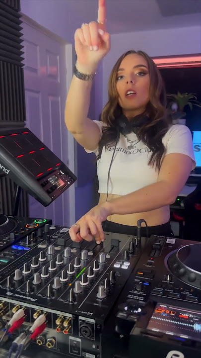 Wait for the switch up at the end.. 👊 gave my viral live vid a studio revamp! #dj #shorts