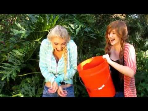 Anna Faith and Lexie Grace do the ice bucket challenge