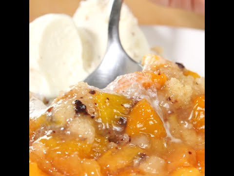 slow-cooker-peach-cobbler