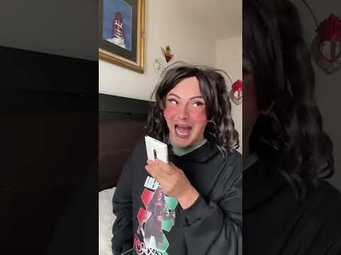 Cuando tu amix sale con sus otras amigas y tu eres muy tóxica