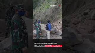 Longsor Menutup Akses Jalan Masuk Desa Trunyan