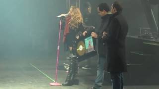 Paulina Rubio recibe Disco de Oro en Colombia (2010)