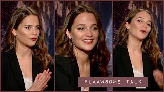 Alicia Vikander (IN SWEDISH) On The Pain (FITNESS) And Muscles For Becoming Lara Croft TOMB RAIDER