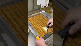 İrlandalı Turist Klasik Türk Tatlılarından Karışık Paket Yaptırdı Gülümoğlu Baklava Bursa Resimi