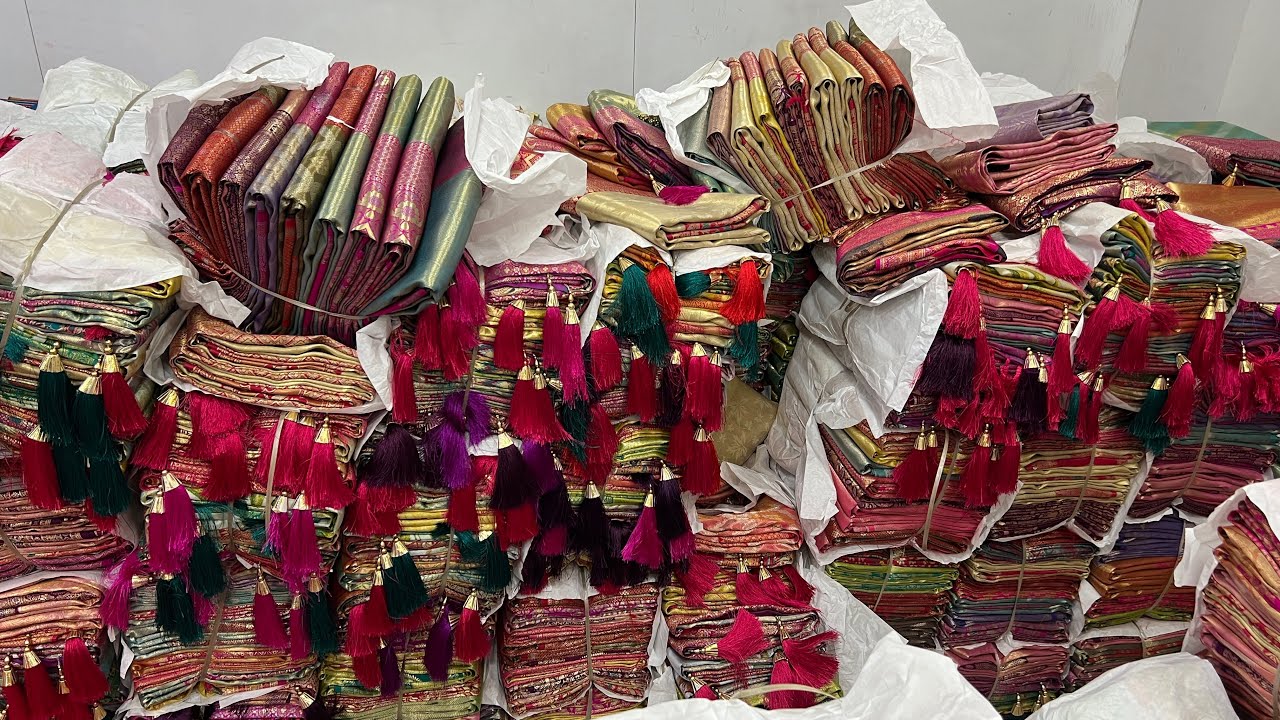 कांजीवरम सॉफ़्टी साड़ी का बहुत ही शानदार कलेक्शन 