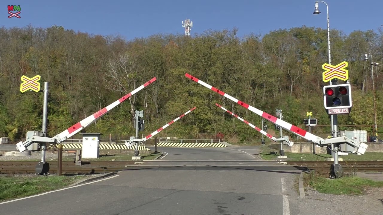 Železniční přejezdy Mladá Boleslav hl.n. [P2697 + P3061] - 27.10.2022 / Czech railroad crossings