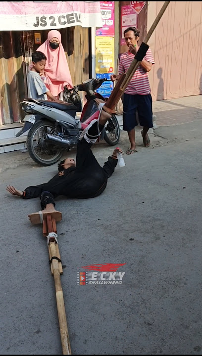 Jangkungan terjatuh ke aspal dan langsung bangun lagi❗Arak arakan Setu Wetan
