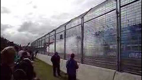 F1 Grand Prix in Melbourne 2006 - Finish - Jenson Button burning car