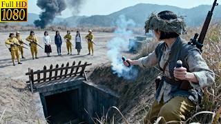 Une agente utilise deux grenades fumigènes pour secourir des étudiants piégés et faire sauter l'abri