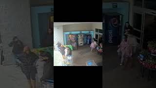 Video shows suspect steal money from Girl Scout cookie stand in Fort Worth